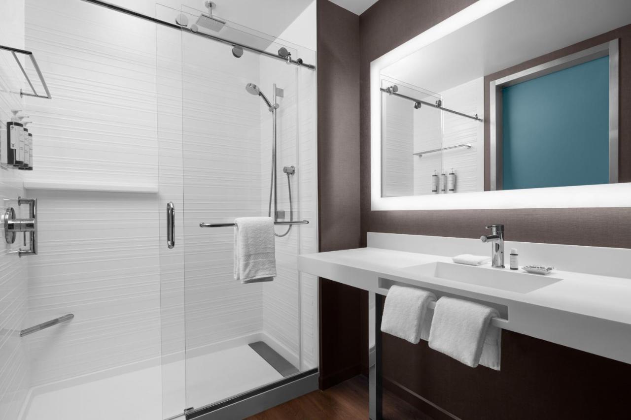 Ac Hotel By Marriott Vancouver Waterfront 외부 사진